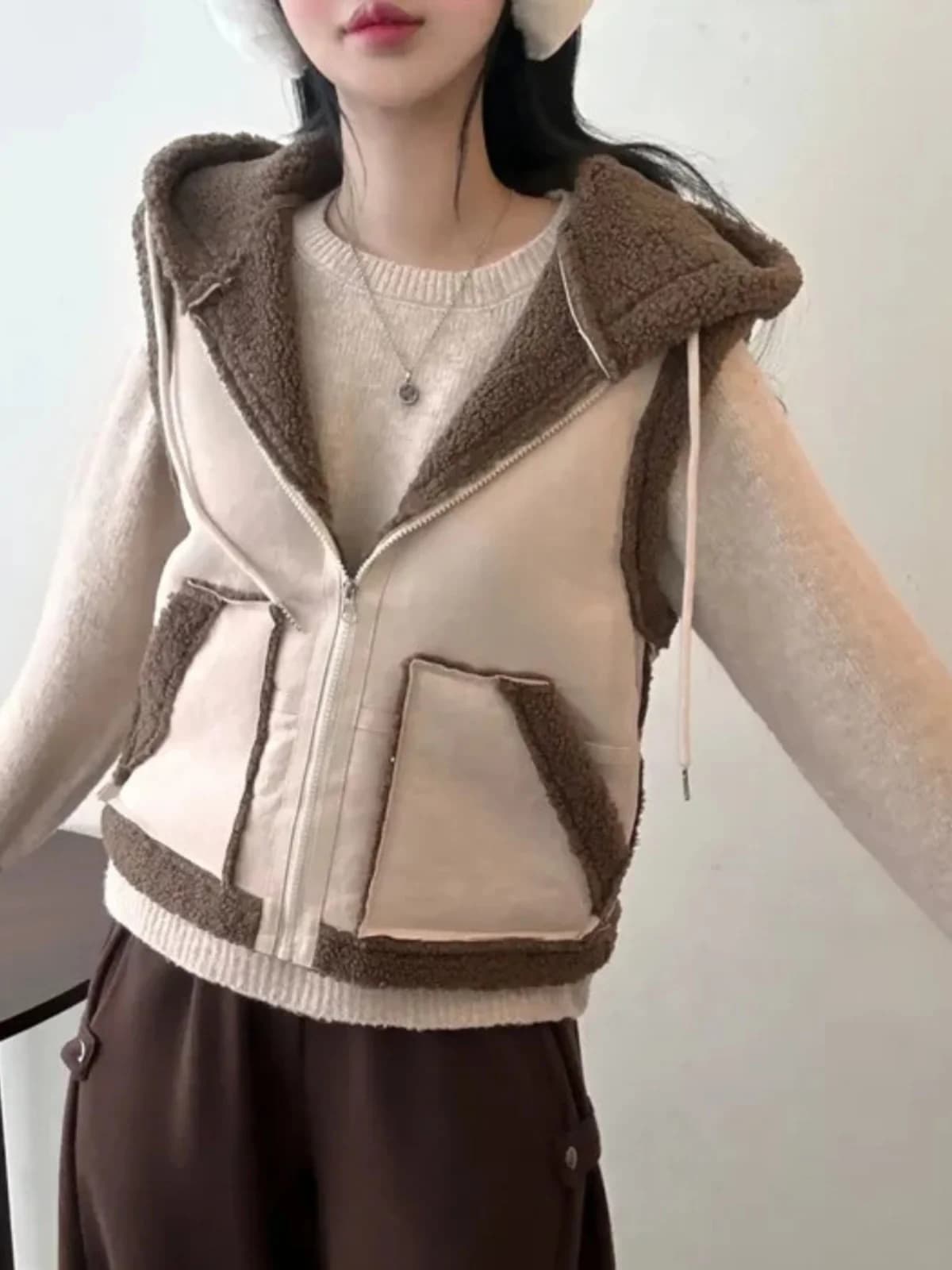Women's Winter Thickened Hooded Vest Lamb Fur Integrated Outerwear Sheepskin Coat Trendy Shoulder Pad Vest Jacket