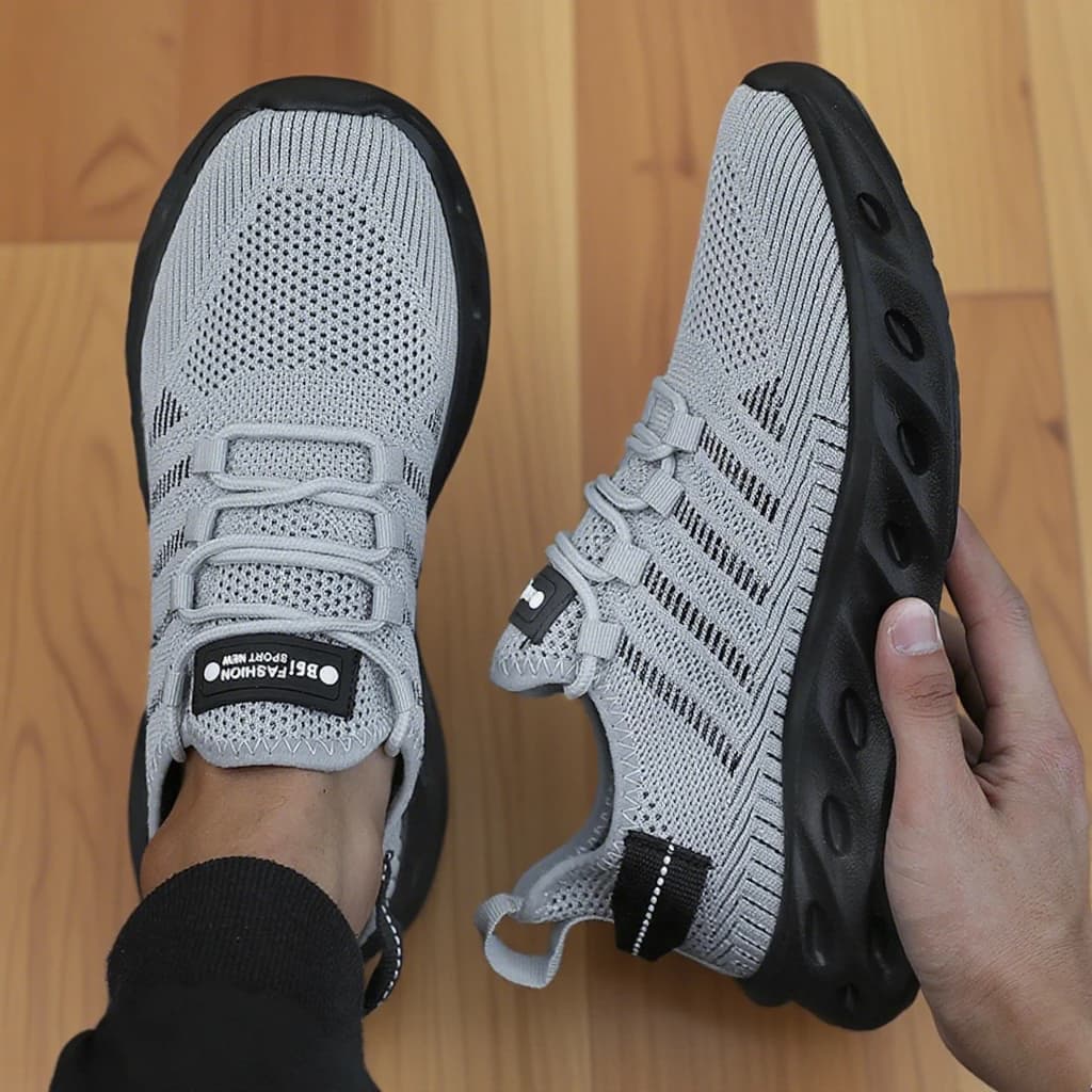 Men's sports shoes with thick sole for spring and summer Fashionable running shoes breathable and daring women's feet naked