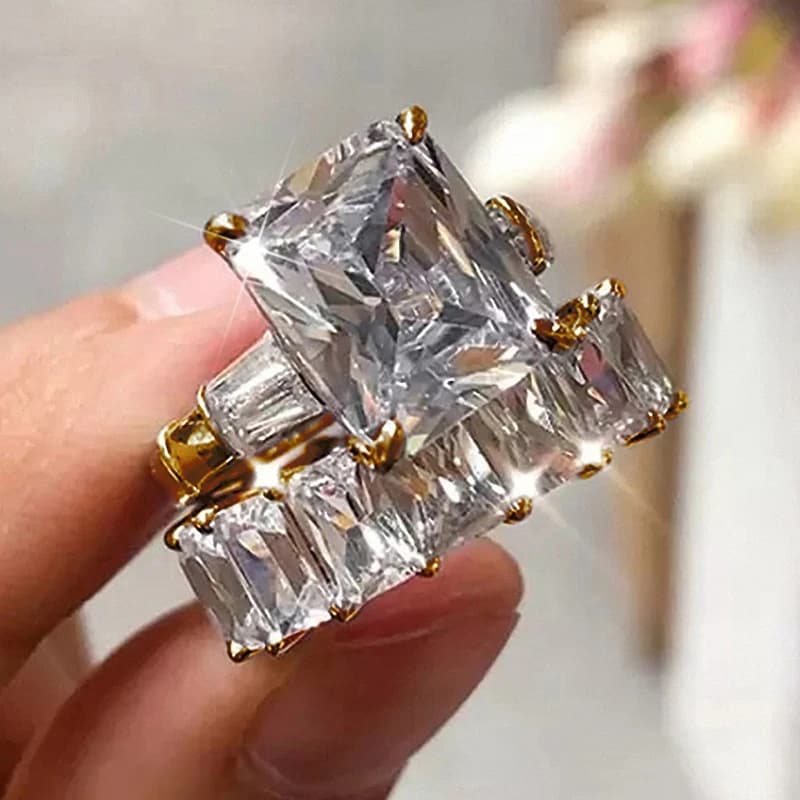 Huitan Anelli di promessa quadrati di lusso alla moda con zirconi cubici per le donne Set da 2 pezzi Anelli di nozze color argento/oro Gioielli caldi