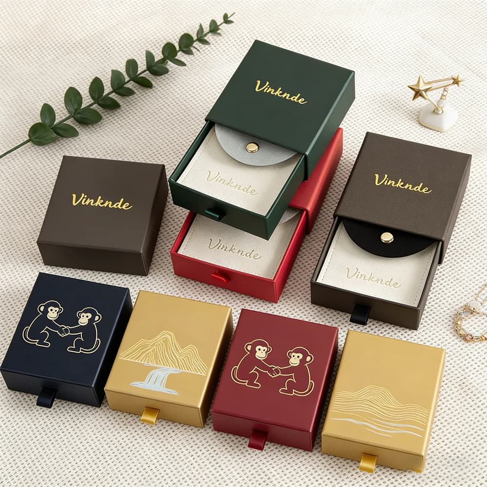Scatola di Lusso per Gioielli in Cartone 9x9x3.2cm, Personalizzabile con Logo, per Collane, Bracciali, Anelli, Orecchini, Confezione con Chiusura a Scatto