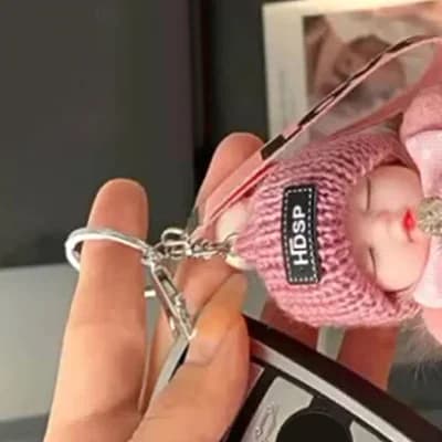 Portachiavi con Bambino Dormiente, Simpatico Peluche Morbido, Decorazione Affascinante per Borse da Donna e Ragazze, Anello Portachiavi per Auto, Regalo