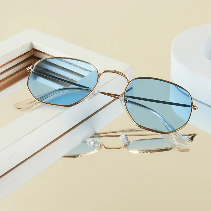 1Pc Men's Fashion Glasses New Retro Round Frame with Gold Frame Unique and Elegant niche design Versatile casual decoration Suitable for