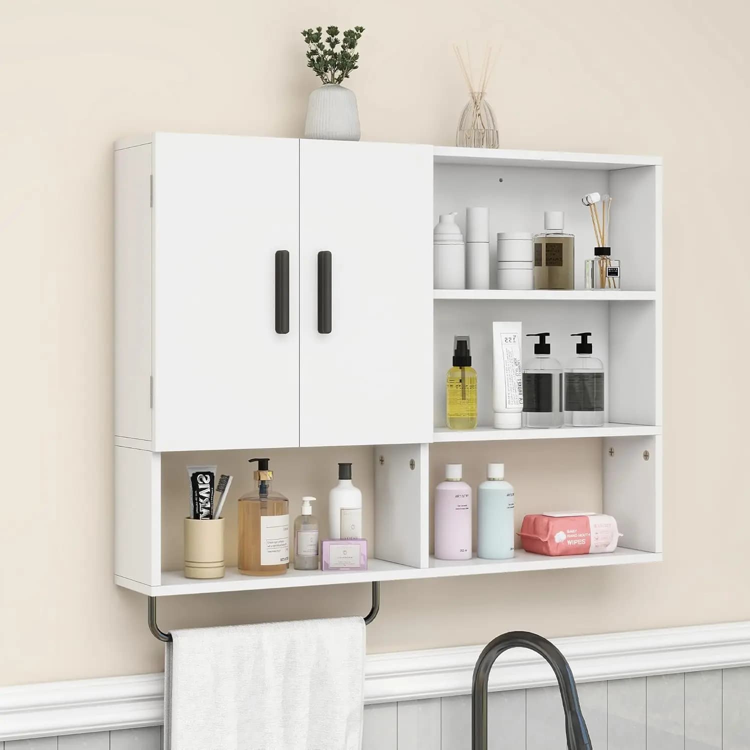 Mobiletto da Bagno in Legno con Ripiani Regolabili, Portasciugamani e Spazio di Stoccaggio Sopra il WC per Cucina e Lavanderia in Bianco