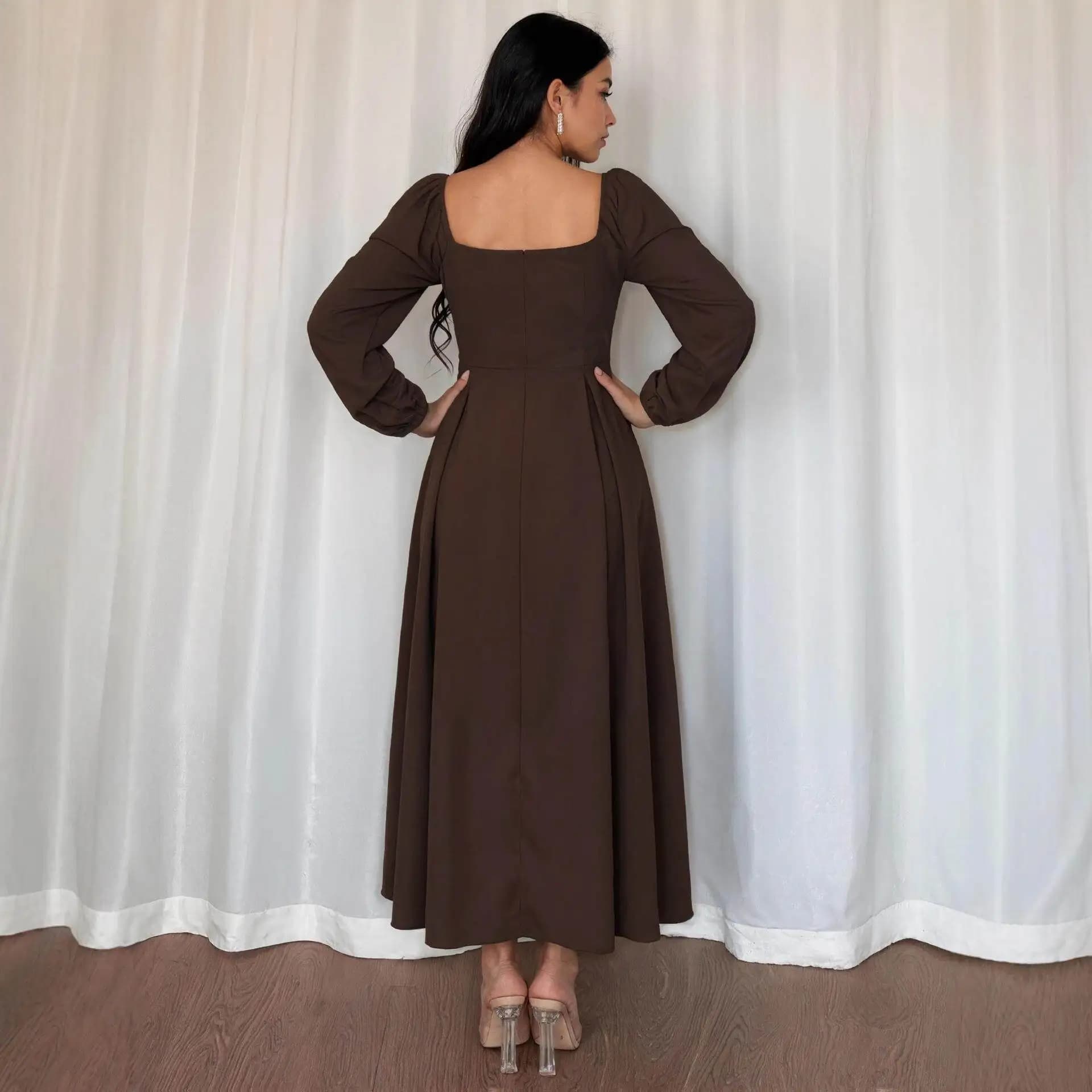 New Hepburn Style Dress with Long Sleeves with Square Neck and Ginocchio Length, Elegant Single Color Women's Clothing for Autumn Season