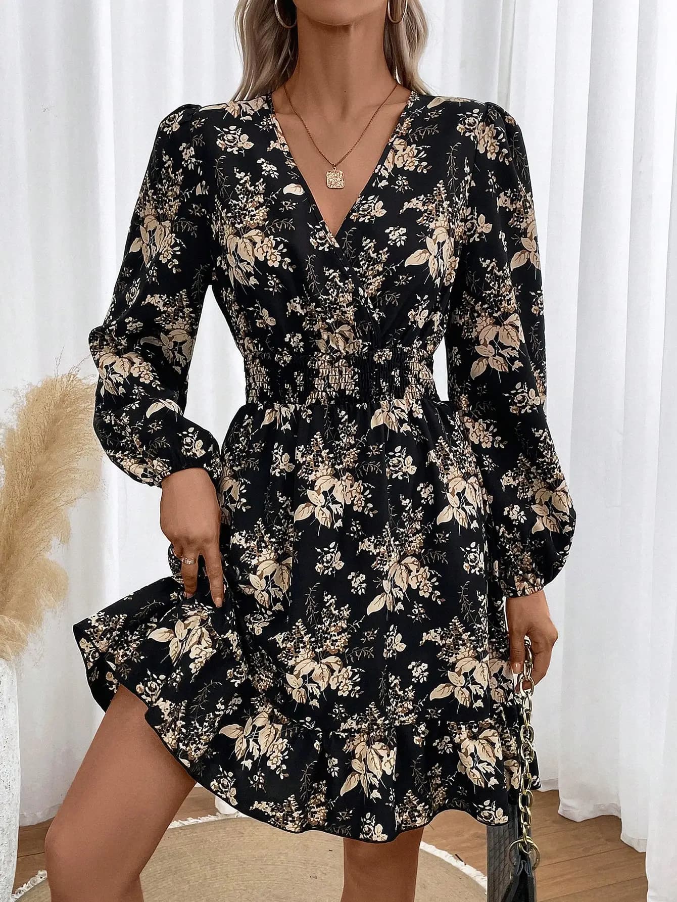 Abito avvolgente a maniche lunghe con scollo a V e stampa floreale, mini abito casual da donna