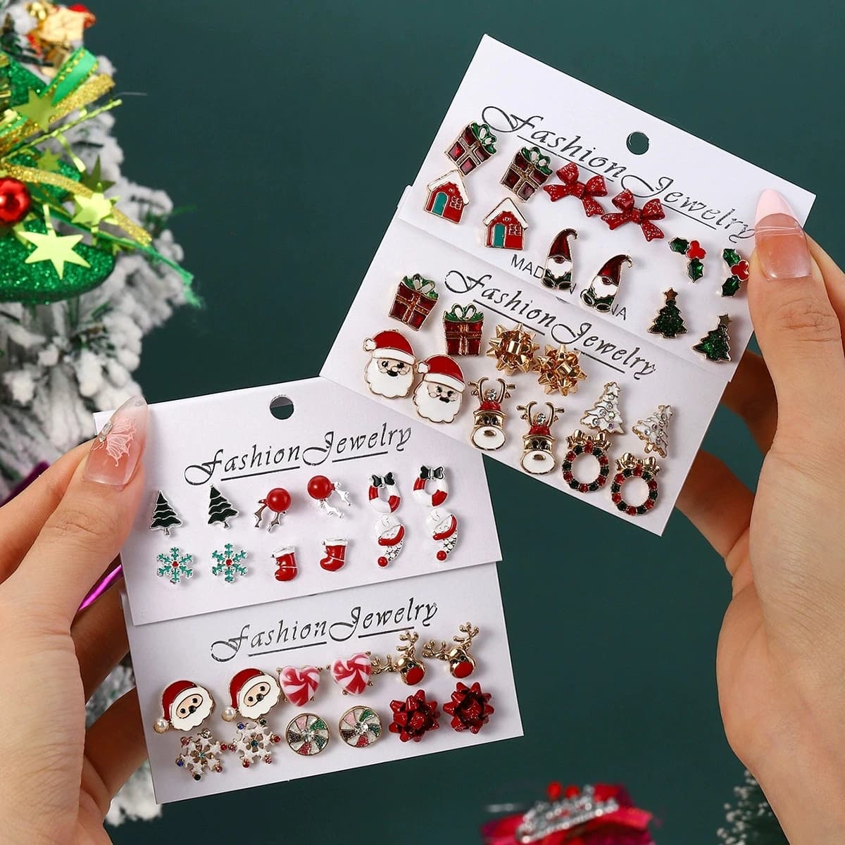 Nuovi accessori natalizi Alla moda Alce Fiocco di neve Mulino a vento Regalo Combinazione di cartoni animati Orecchini a bottone natalizi