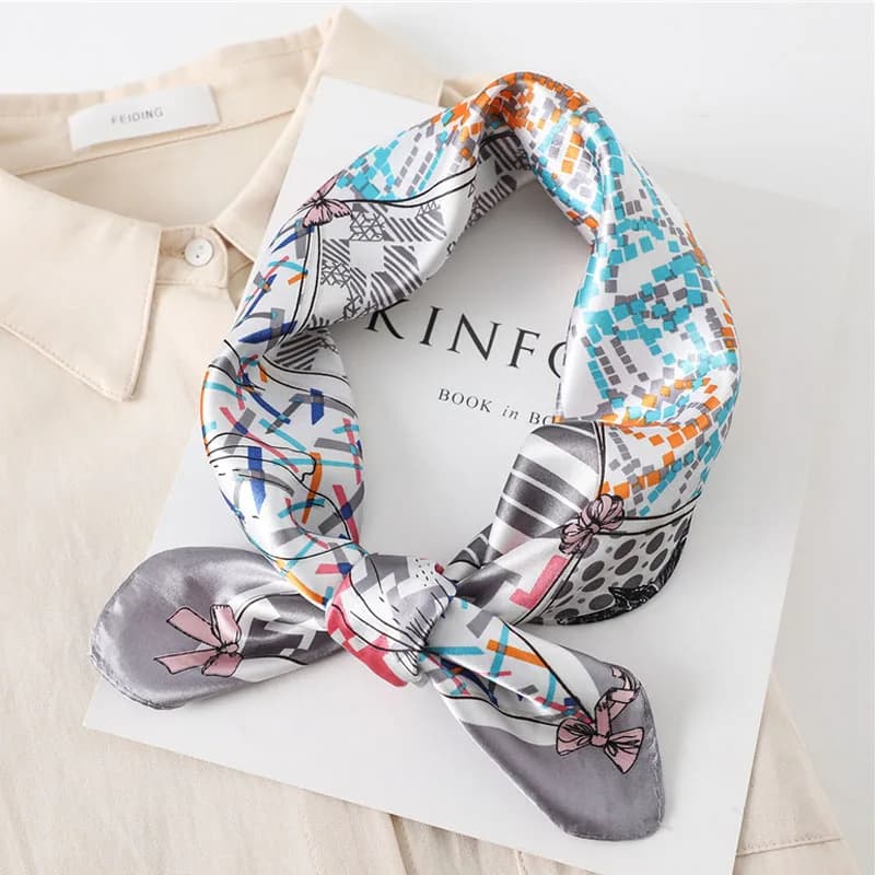 Foulard Quadrato di Lusso in Seta con Stampa Floreale da Donna, Morbido Foulard per Capelli, Fazzoletto Quadrato, Sciarpa da Collo, Sciarpa per la Testa, Sciarpa da Collo Carina
