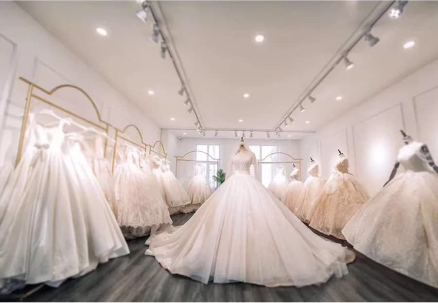 Floor-Standing Wedding Dress Display Stand Clothes Hanger Clothing Rack for Bridal Gown Storage And Organization