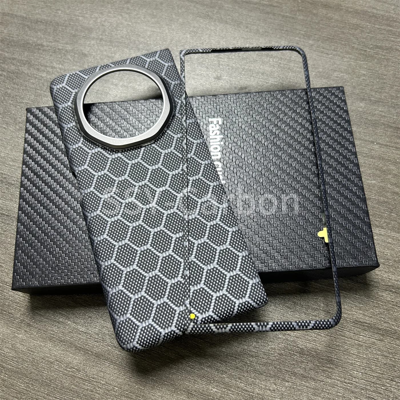 Custodia Magsafe in vero carbonio per Honor Magic V3 Supporto da tavolo con anello magnetico anti-esplosione in aramide Magsafe in fibra di carbonio