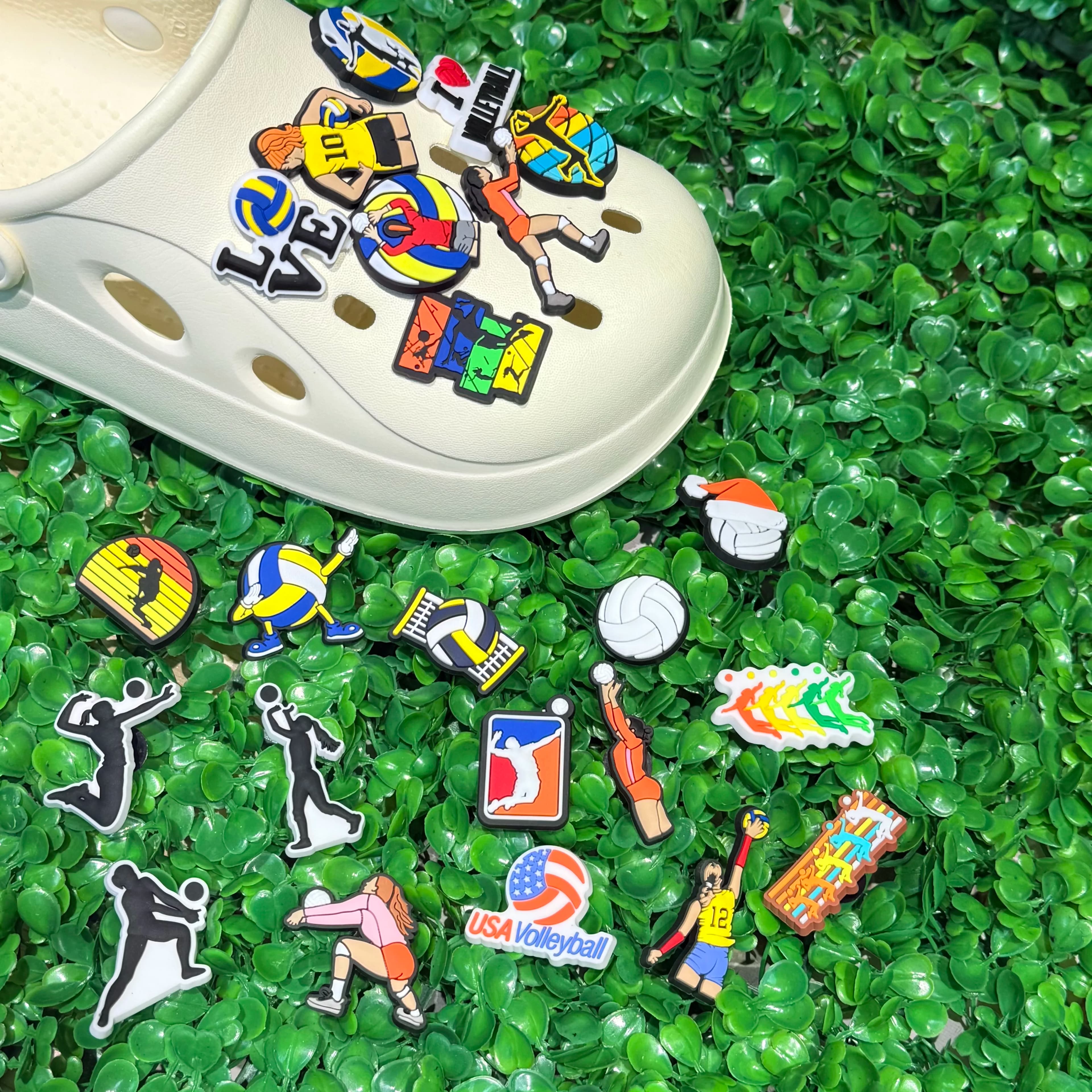 23-100 Pezzi Decorazioni per Scarpe in PVC 'I Love Volleyball', Serie Sportiva, Charm per Zoccoli Fai-da-Te, Braccialetti per Ragazzi e Ragazze