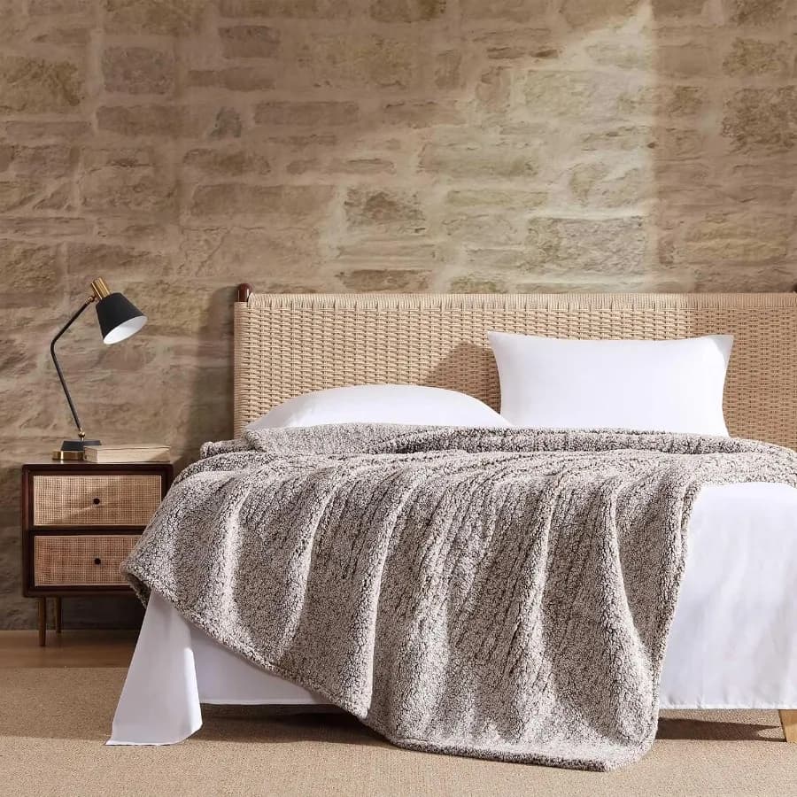 - Coperta riscaldata Queen Size Biancheria da letto in peluche a costine ultra morbida con coperta inversa Sherpa solida con 10 impostazioni di calore e auto