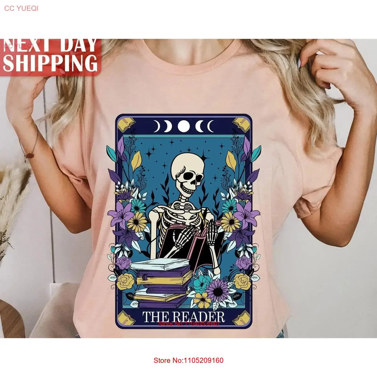 The Reader Tarocchi Card T Shirt Libro di Halloween Bookish Witchy Stuff Letteratura mistica Scheletro Bibliotecario vintage Grafica lavata