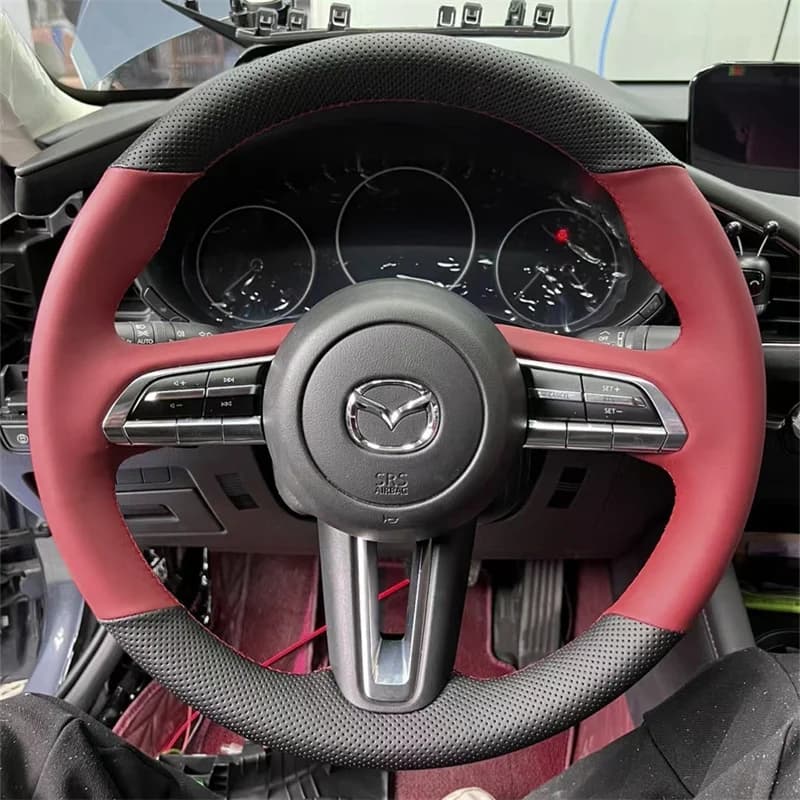 Per Mazda CX-30 2019-2022 Mazda 3 Axela 2019-2022 Coprivolante per auto in vera pelle antiscivolo cucita a mano rosso nero