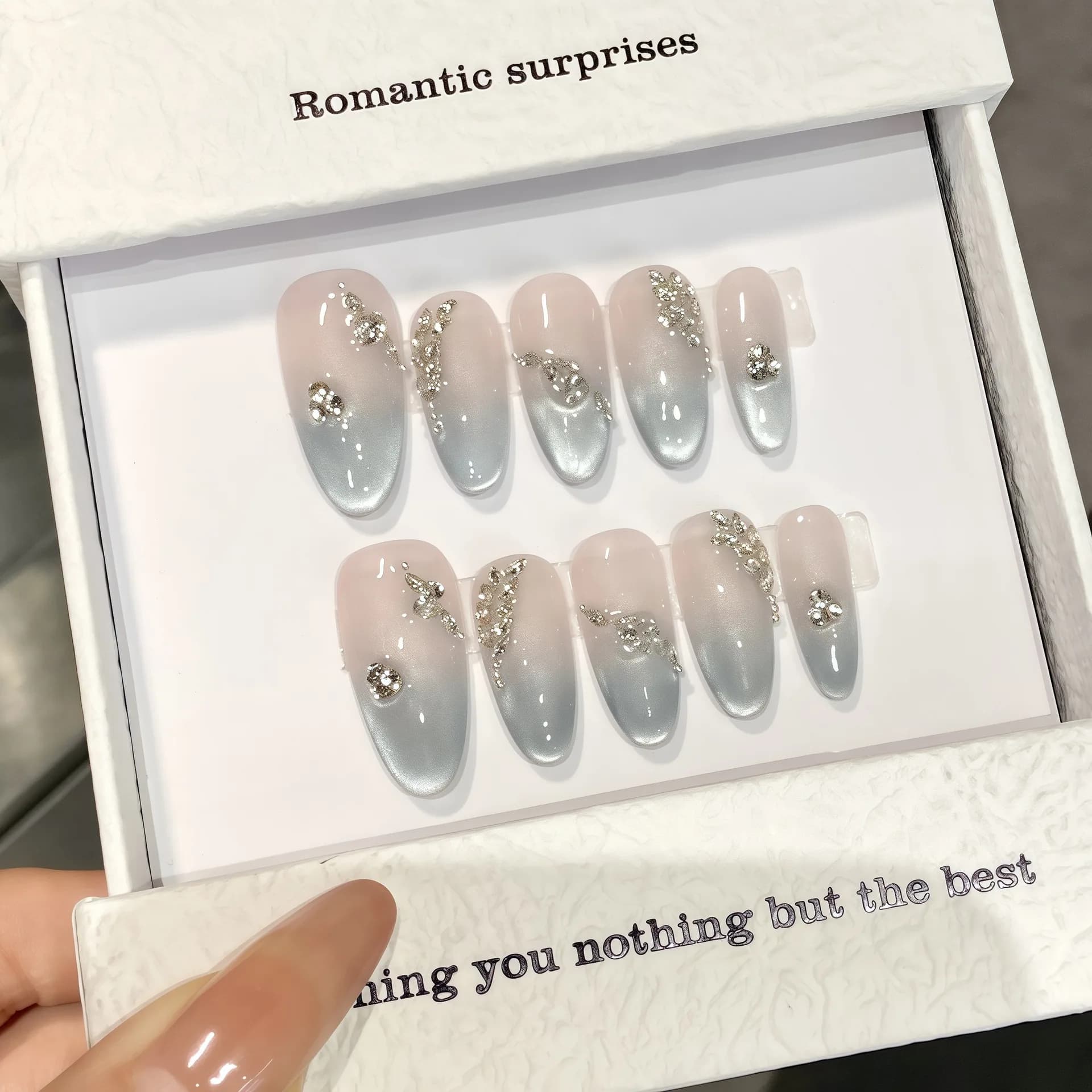 10 pezzi di unghie ovali di media lunghezza pressate a mano, bellissime unghie finte, Ocean Starlight, diamante blu brillante effetto occhio di gatto, adatte per le donne
