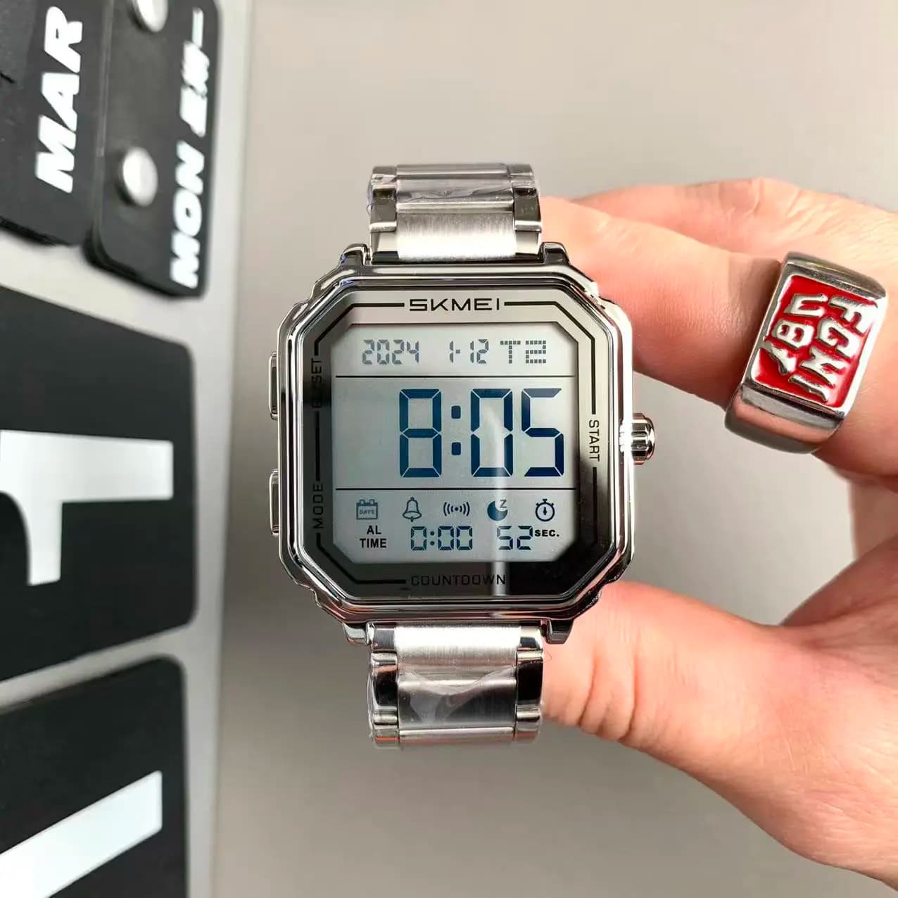 Orologio da Uomo Ultra-Sottile con Grande Schermo Multifunzione, per Sport all'Aperto, Cronometro, Impermeabile, Calendario, Sveglia, Doppio Fuso Orario, Luminoso