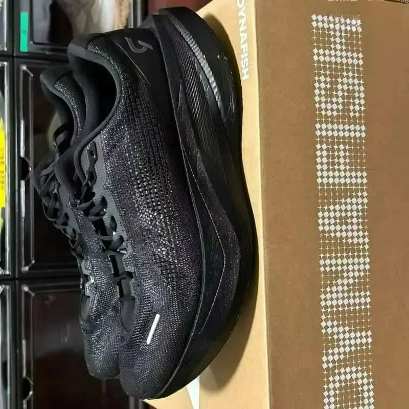 Classic Brand Sports Shoes For Men Women Brand Designer Walking Jogging Shoe Light Weight Carbon Plate Running Shoes Unisex