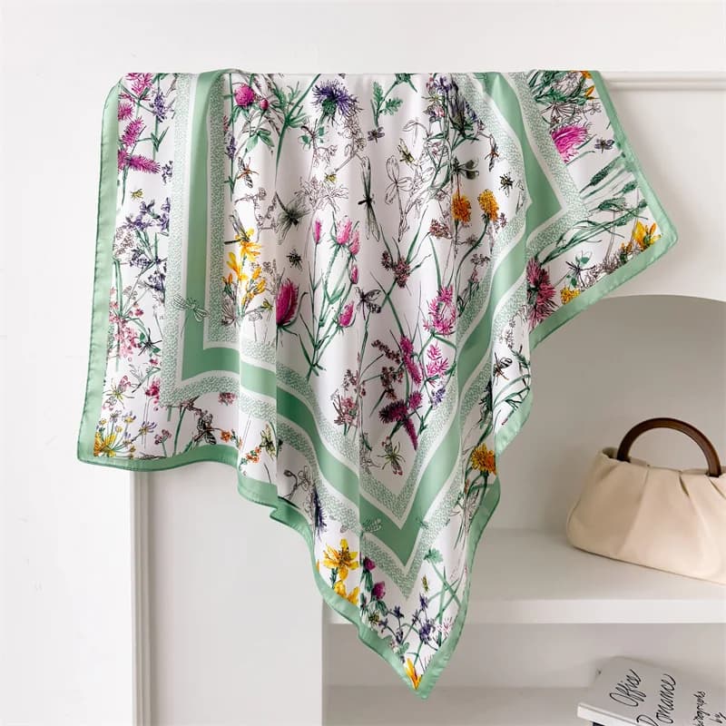 Sciarpa quadrata piccola da 70 cm sciarpa di seta simulata primavera ed estate sciarpa stampata con danza del cuore colorato sciarpa versatile professionale