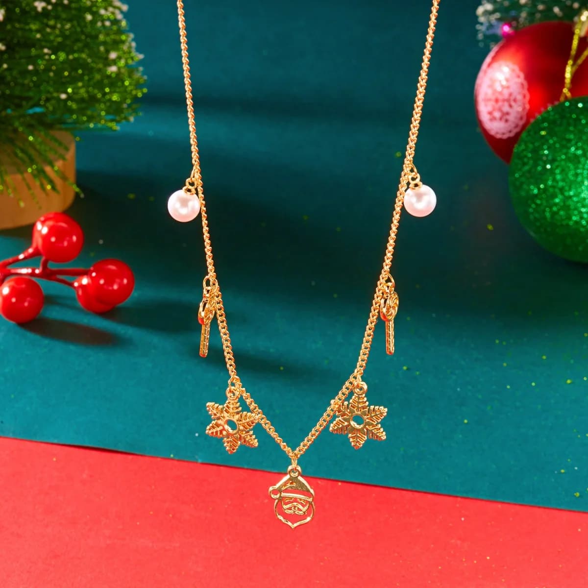Collana per le vacanze di Natale Metallo cavo Babbo Natale Fiocco di neve Caramelle Cervo Albero Pupazzo di neve Campana Stampella Calzino Girocollo per donna Uomo Gioielli
