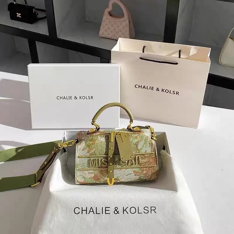 Borsa da donna leggera di marca di lusso 2025 nuovo ricamato Boston versatile cuscino a tracolla a spalla singola leggero di fascia alta