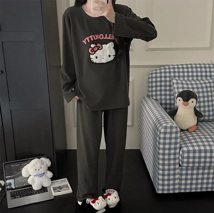 Pigiama da donna Hello Kitty in velluto Dralon, ricamato con cartoni animati, per autunno inverno, pronto per l'uso all'aperto e come abbigliamento da casa.
