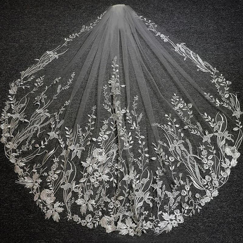 Luxurious Wedding Veil One-Tier Lace Soft Yarn with Delicate Floral Pattern White Cathedral Style Wedding Accessories Customi