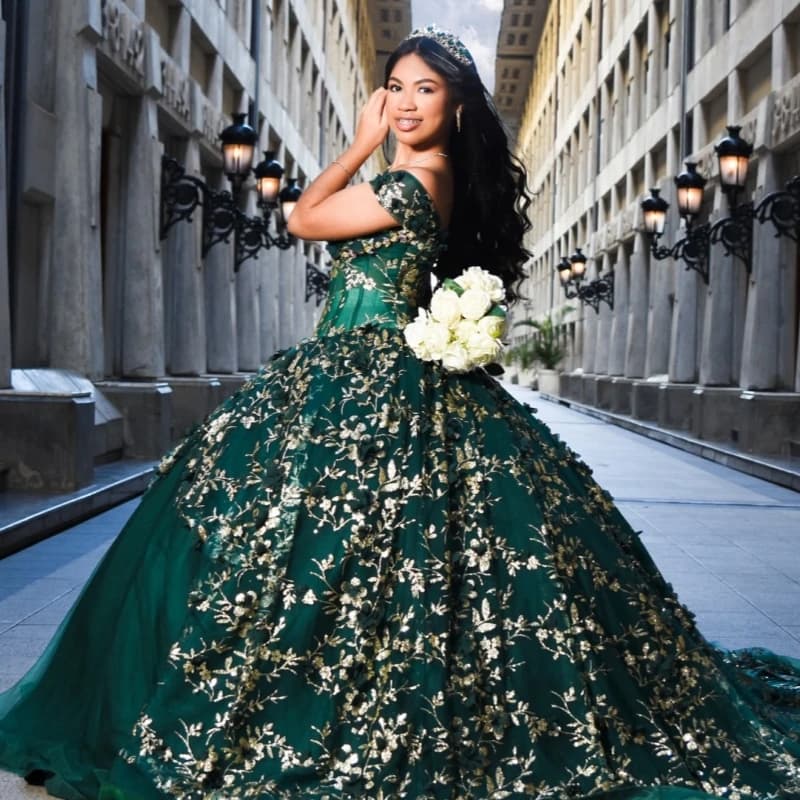 Abiti Quinceanera verde nerastro con spalle scoperte Abito da ballo dolce 16 Abito con applicazioni dorate Perline di fiori Tull con mantella Parte di compleanno