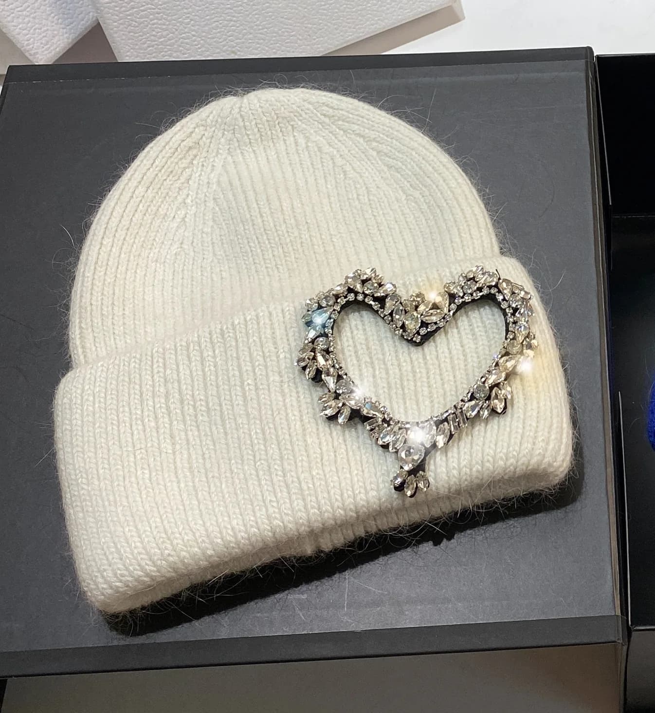 Berretti invernali con strass a forma di cuore di lusso da donna tinta unita in vera pelliccia di coniglio cappello lavorato a maglia moda donna berretti pullover caldi regali