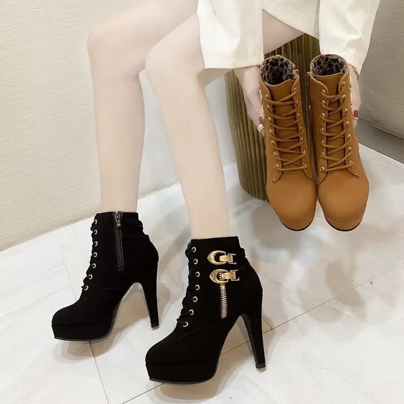 Stivaletti da donna con tacco grosso Stivaletti con tacco alto con decorazione in metallo da donna Stivaletti corti con plateau con lacci autunnali
