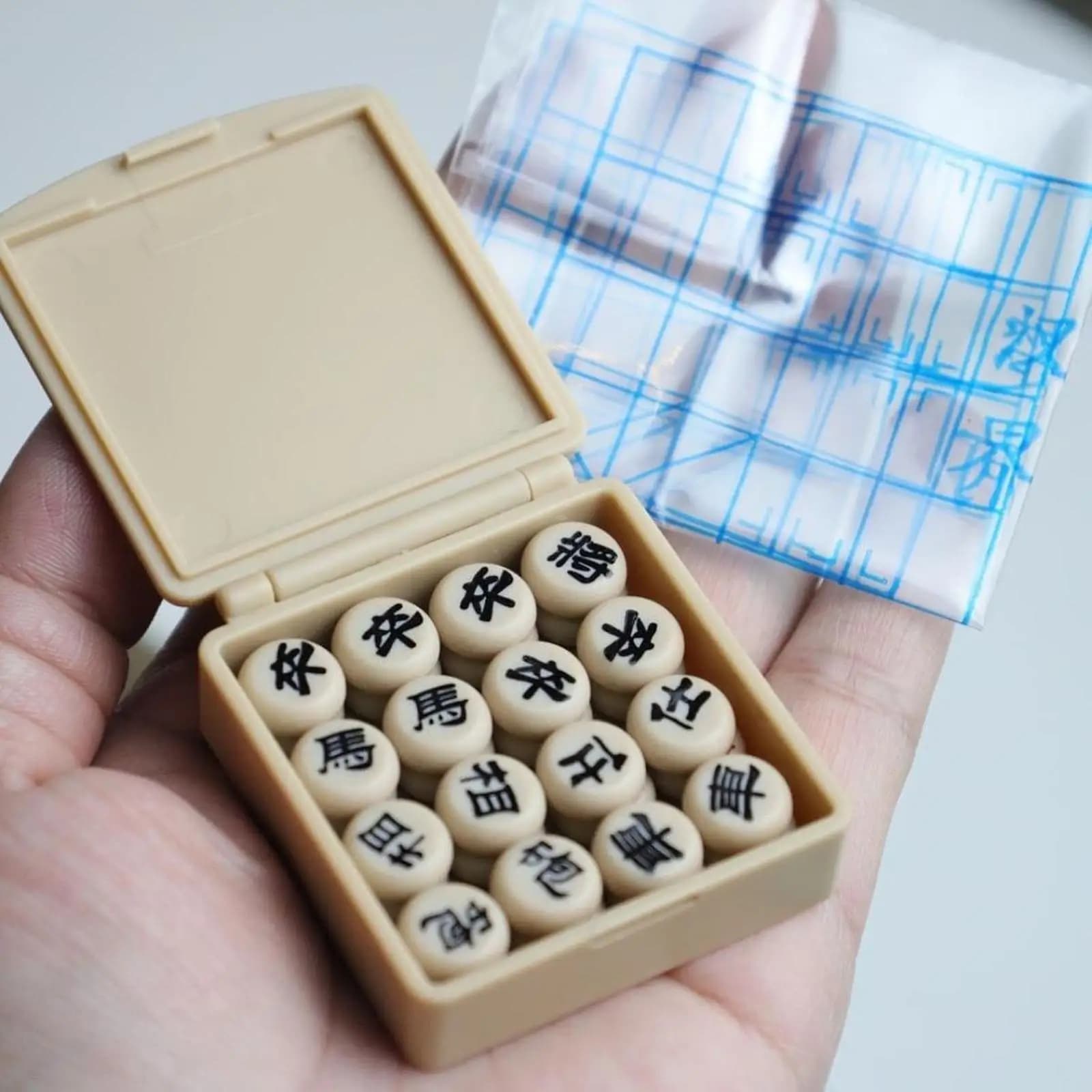 Set di Scacchi Cinesi in Miniatura per Casa delle Bambole, Modello di Gioco da Tavolo in Miniatura Robusto, Decorazione Simulata, Mini Scacchi, Arredamento per Casa delle Bambole