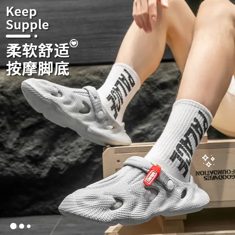Le scarpe Dopamine Hole sono alla moda e versatili da indossare all'aperto, traspiranti e traforate per rinfrescarsi in spiaggia.