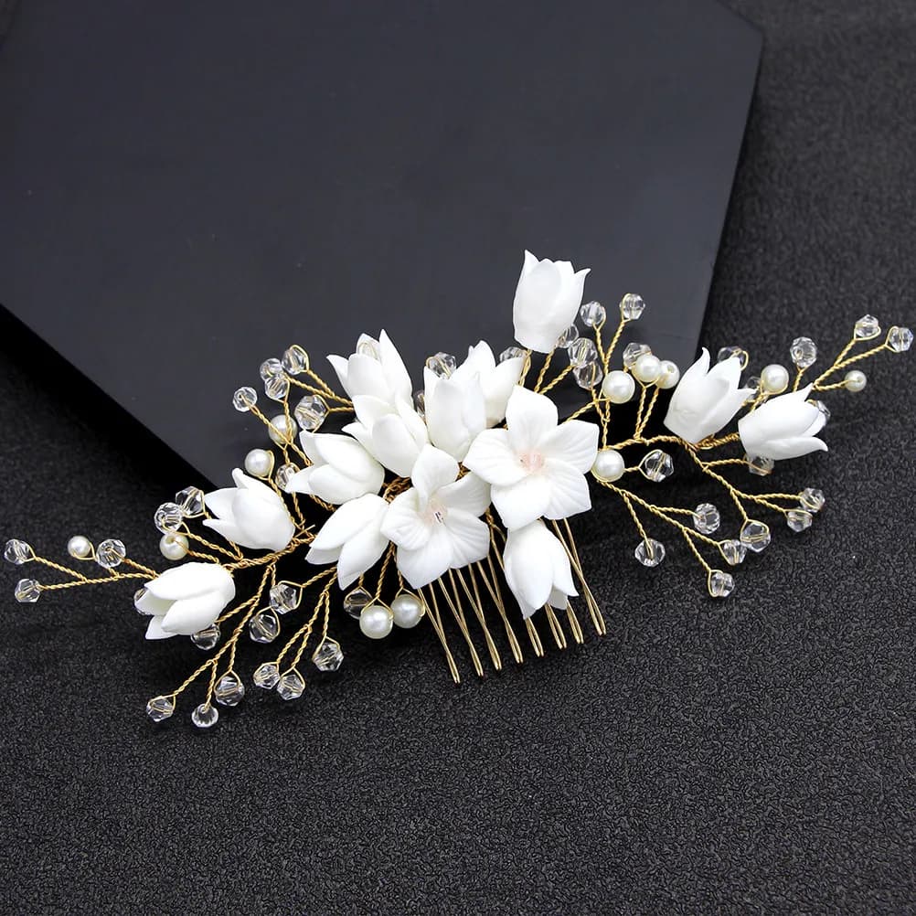 Pettine per capelli da sposa bianco fatto a mano con perle e cristalli, fiore in argilla polimerica, accessorio per capelli da matrimonio per sposa, damigella d'onore, bambina con fiori