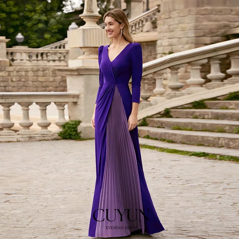 CUYUN Elegante viola Abiti per la madre della sposa Abito da sera Scollo a V Maniche lunghe Abiti da festa di nozze Piega Sirena Lunghezza pavimento