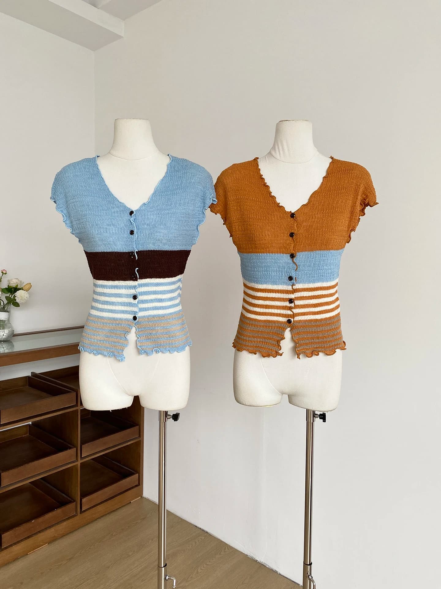 Korean Gentle Style V-Neck Color Block Stripe Short Sleeve Knitted Top Women's Slim Fit Summer New Wood Ear Design