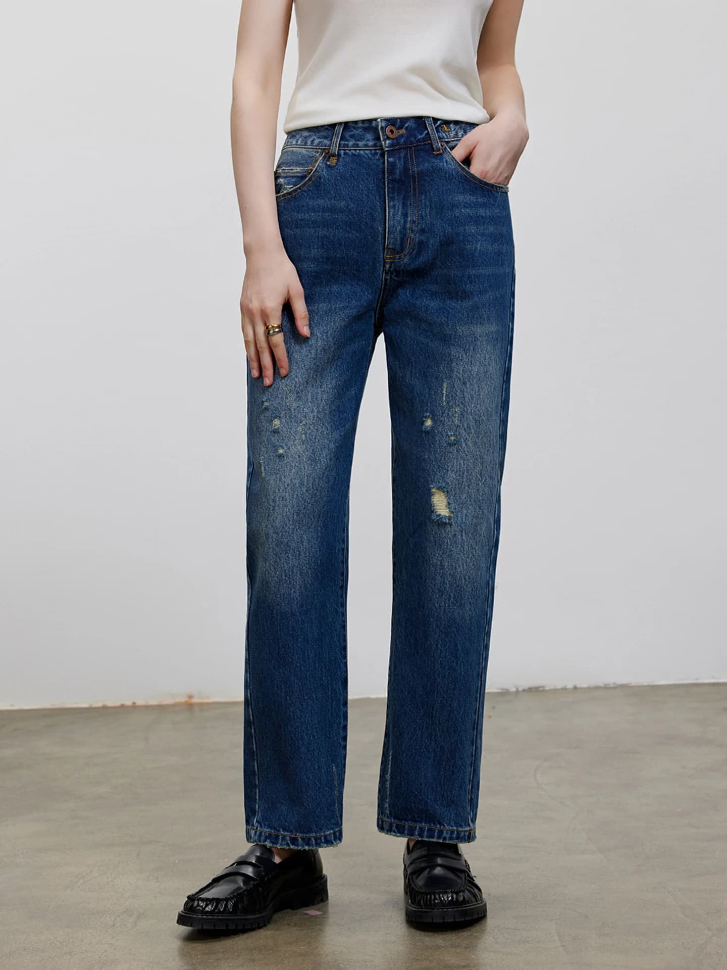 Jeans in denim da donna slim fit blu lavato effetto vintage, con forature e strappi, modello a tubo, lunghezza al polpaccio, vita naturale, in cotone, con cerniera, casual