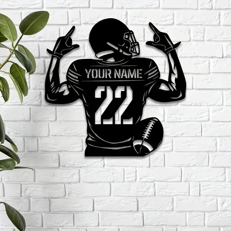 Custom metal wall decoration with a football player, customizable with your name and number - Resistant and perfect to hang