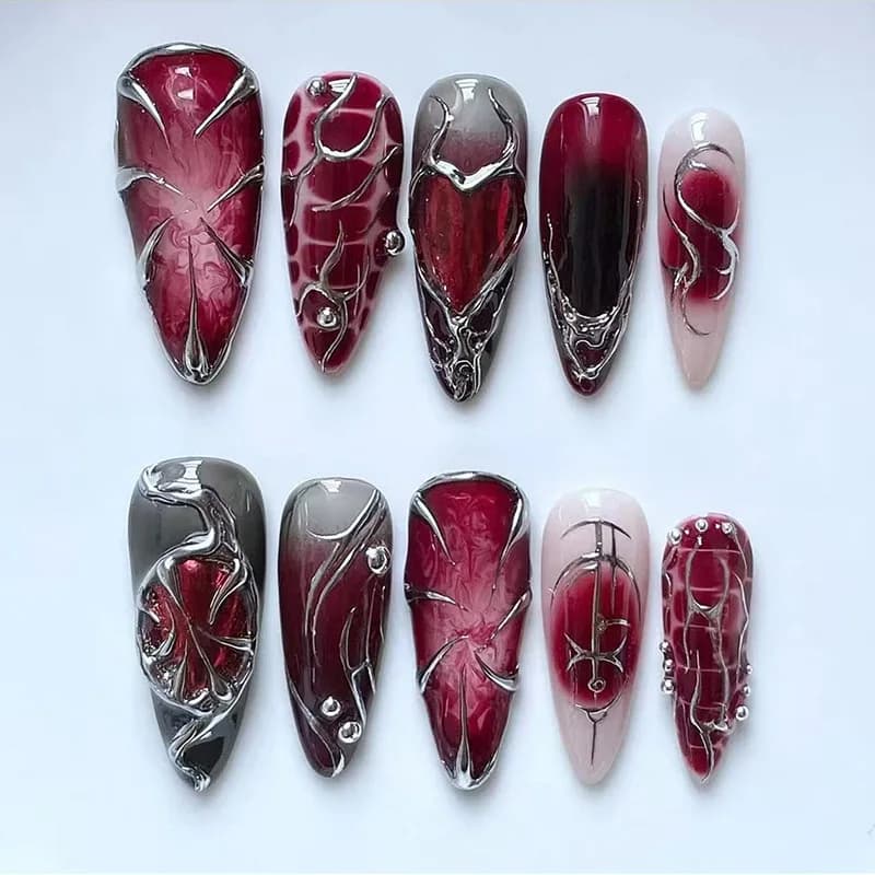 24 Pezzi Unghie Finte Rosse con Effetto Sfumato, Cuore Argentato Irregolare e Design, Unghie Finte a Pressione Lunghe a Stiletto, Punte per Unghie a Copertura Totale Indossabili