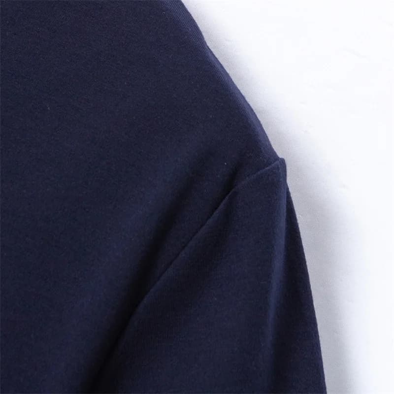 Camicia da uomo a maniche corte in tinta unita con scollo a bavero dal design semicircolare e comode tasche per l'estate casual