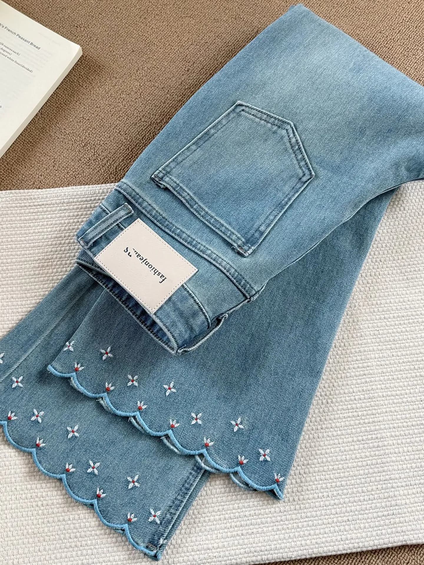 Jeans Blu Ricamati con Motivi Floreali, Micro Flared, da Donna, Primavera-Estate, Vita Alta, Slim Fit, Pantaloni in Denim Versatili a Lunghezza Caviglia
