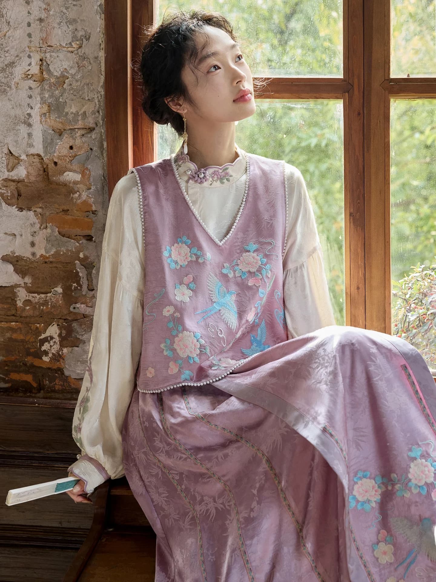 Set floreale ricamato con ricami elaborati, top e gonna in stile tradizionale cinese, ensemble primaverile da donna.