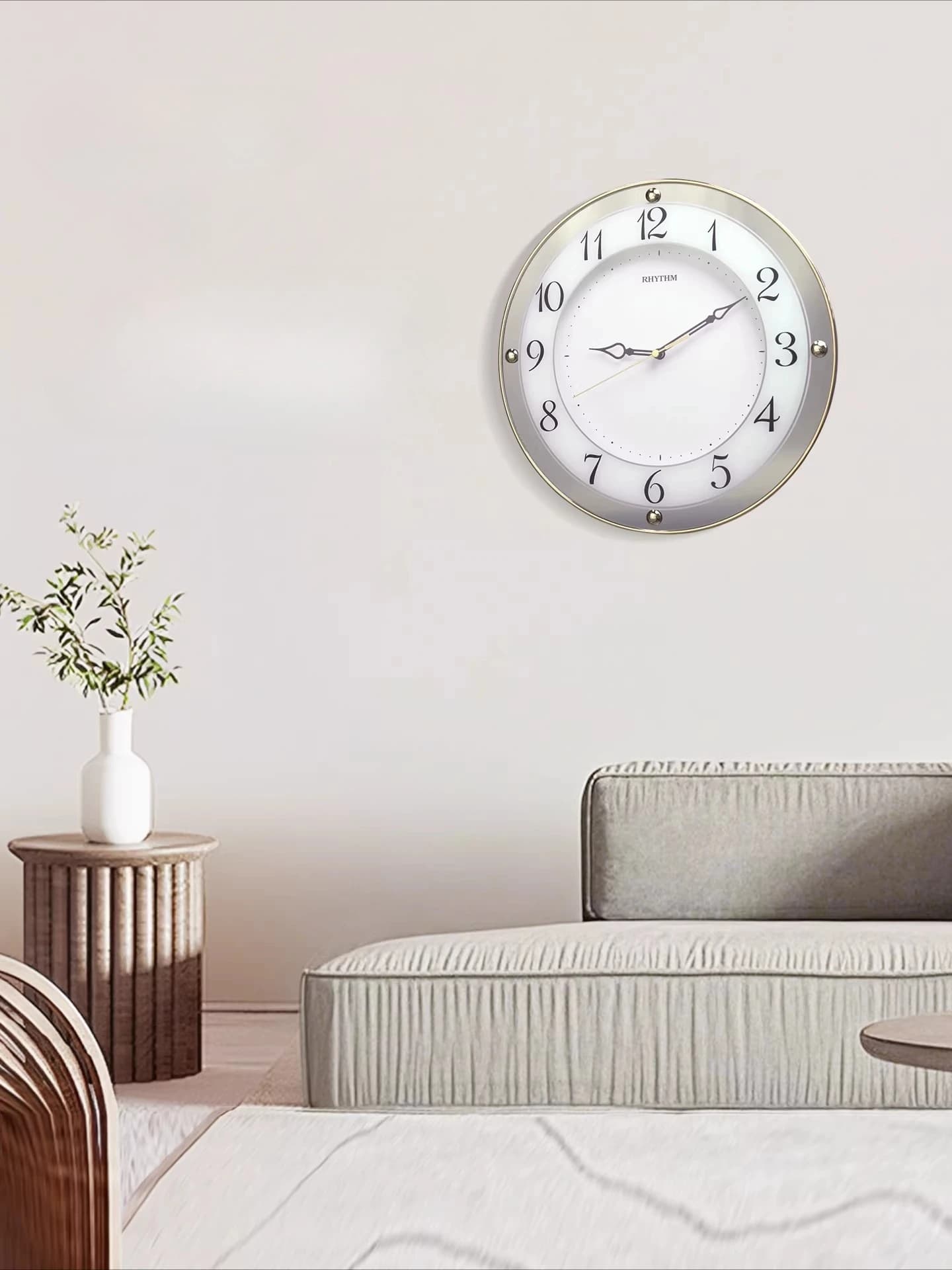 Japanese silent wall clock, living room, home, light luxury, simple and creative, hanging watch, hanging wall