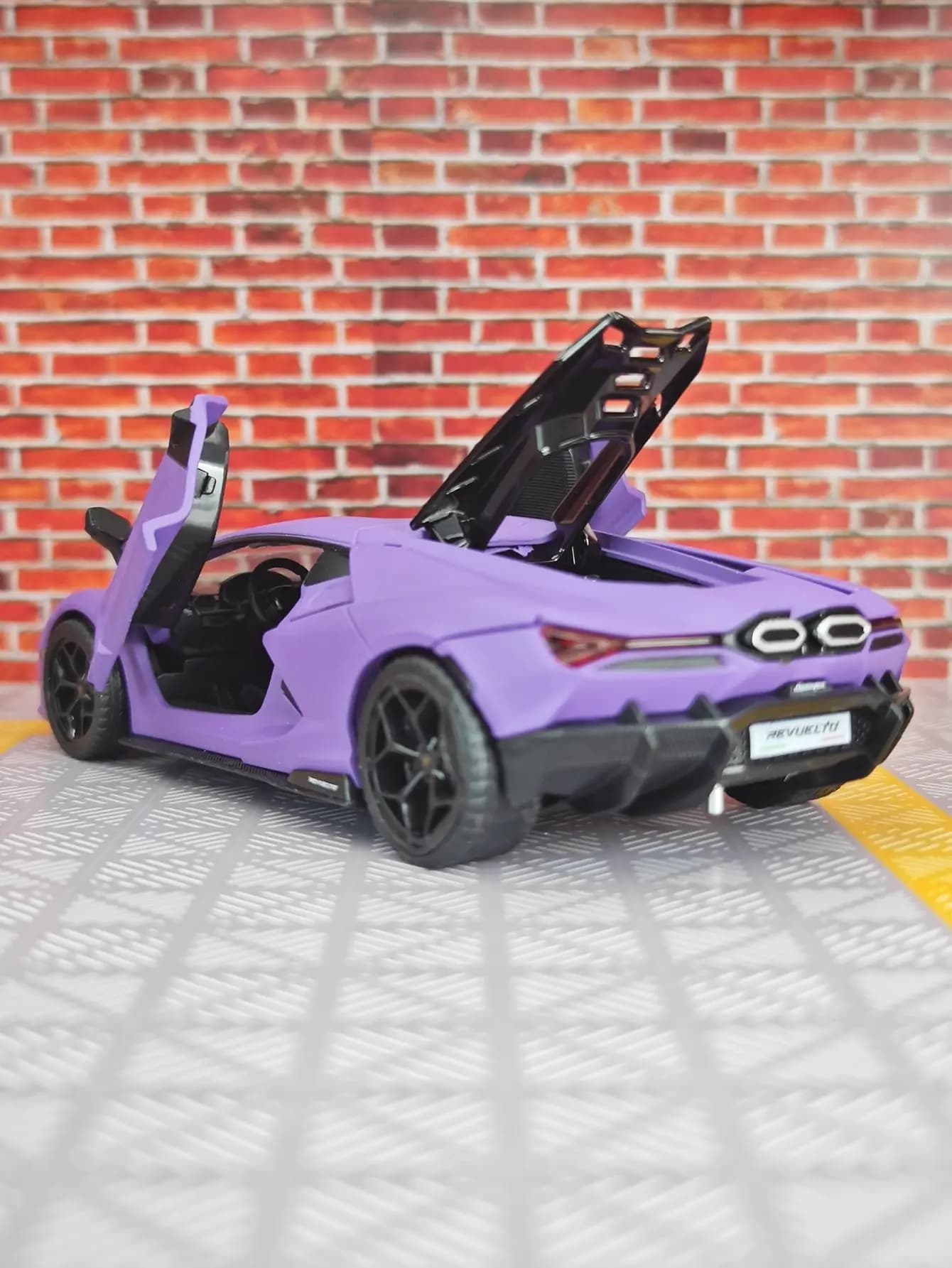 1:32 simulation Lamborghini Revuelto alloy car model ornaments for collection, doors can be opened, sound and light return gift
