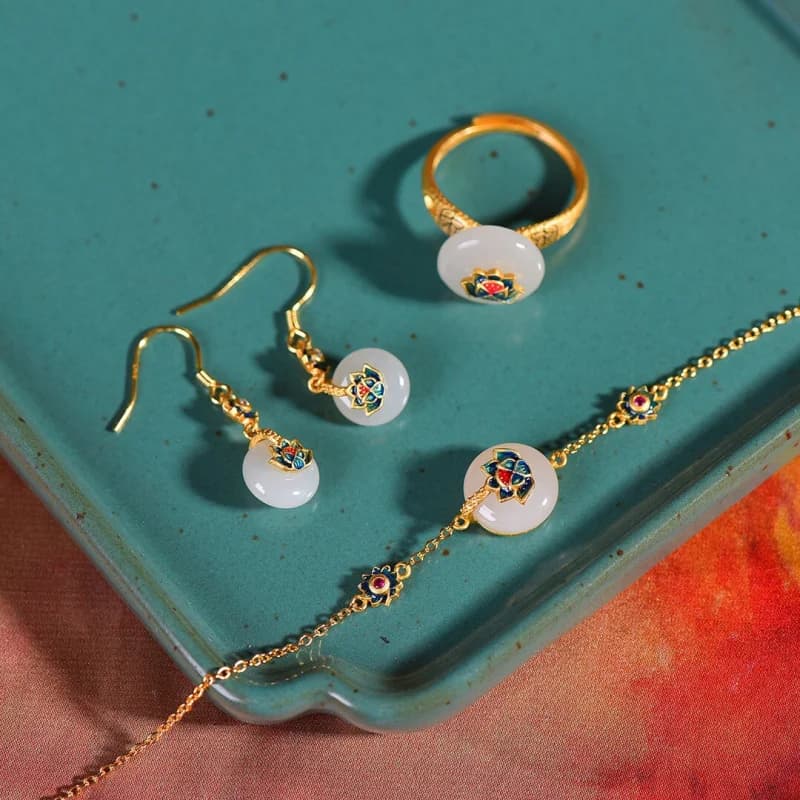 Set di due pezzi da donna con orecchini ad anello in smalto di pace in giada Hetian intarsiata in argento 925