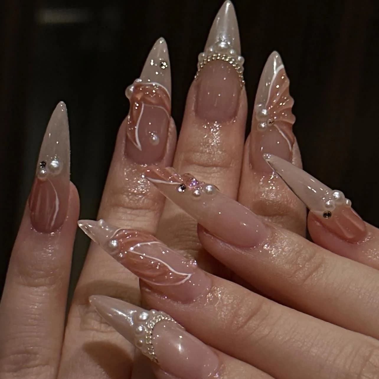 24 pieces of fashionable rhinestones with nail tips with pearl design, french fake nail sets with fish tail pattern, long almond