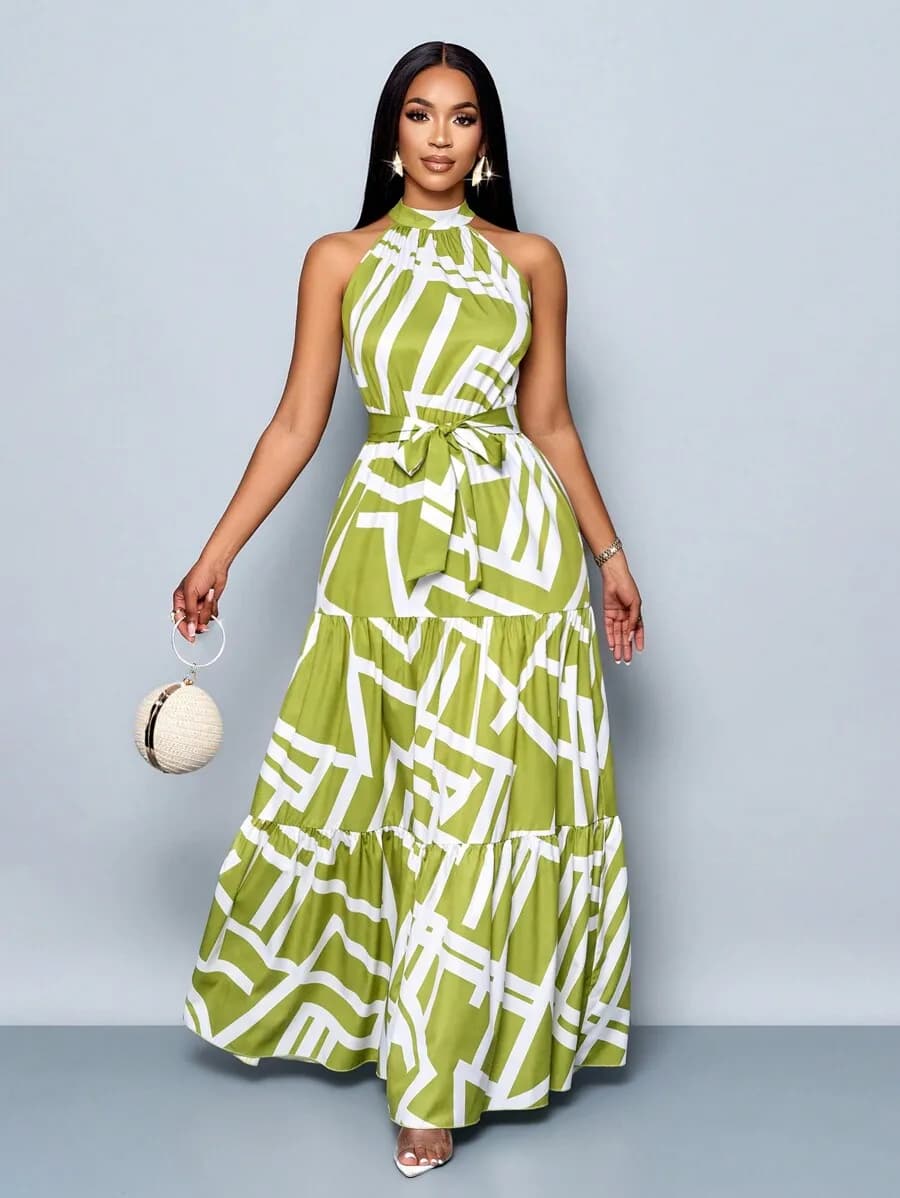 Abito lungo da donna verde e bianco con stampa geometrica, scollo all'americana e cintura annodabile