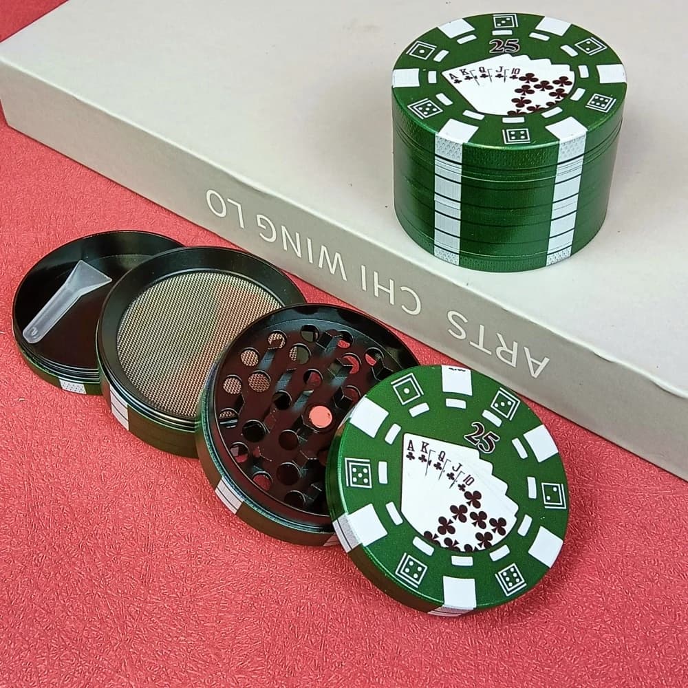 Smerigliatrice per erbe da 2 pollici Chip di spezie in metallo Mulino a 4 strati Pestello manuale Malta Sale Pepe Tabacco grezzo Smerigliatrice Erba Fumo Strumento per sigarette