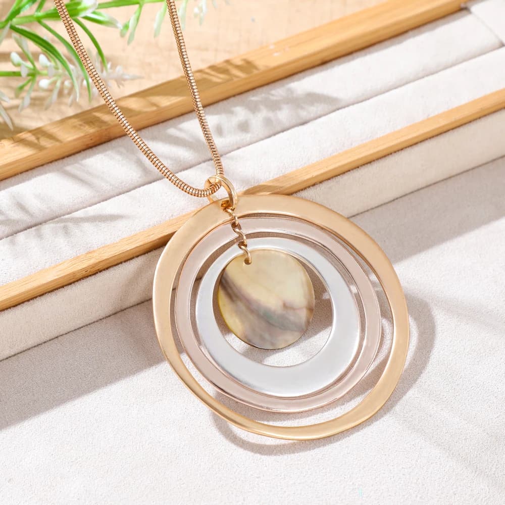 Western-Style Layered Metal Hoop & Shell Pendant Necklace — Long Copper Snake Chain — Women's Fashion & Statement Accessory