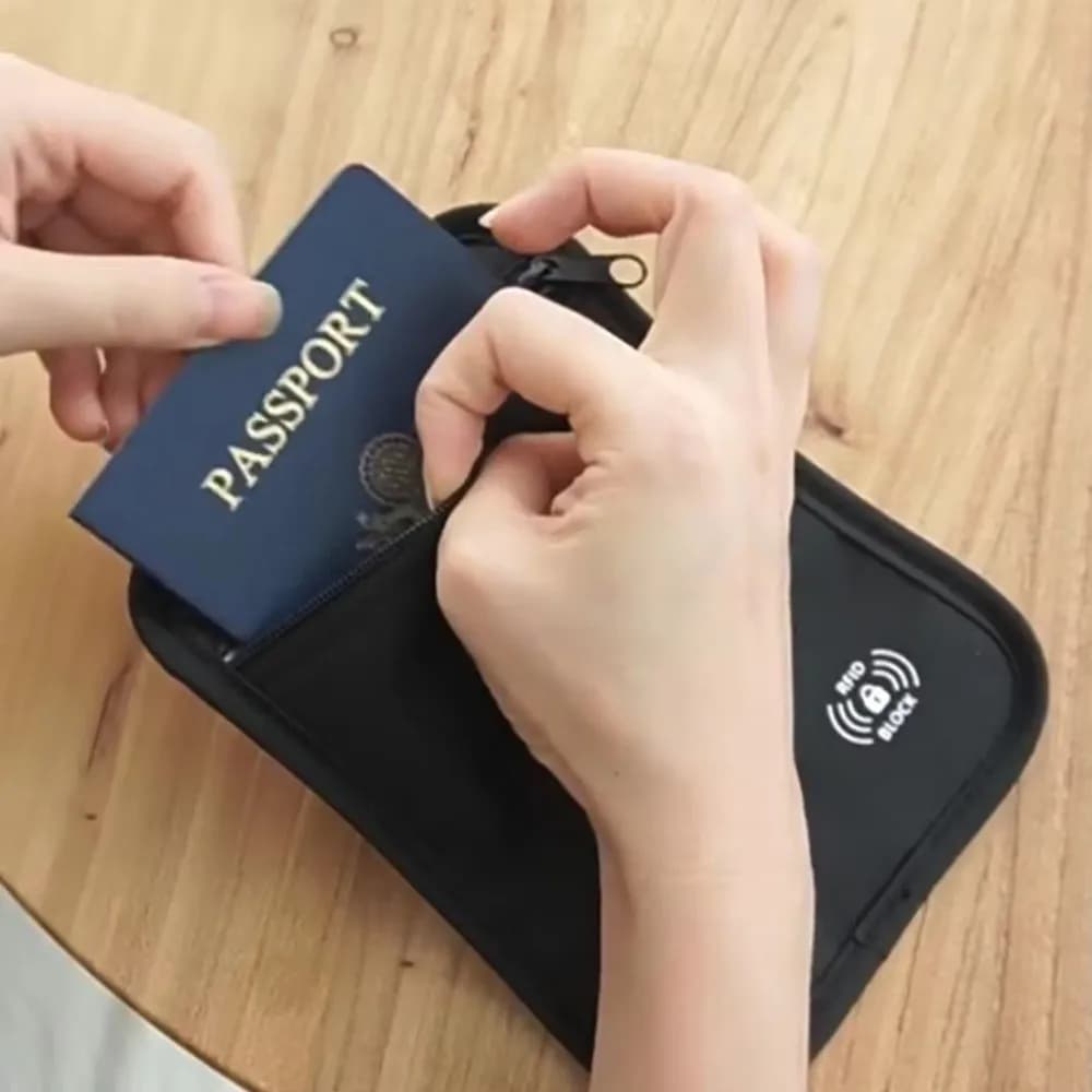 Anti-Theft Travel Wallet With Locking Hook Waterproof RFID Blocking Wallet Passport Holder Lightweight Card Passport Pouch