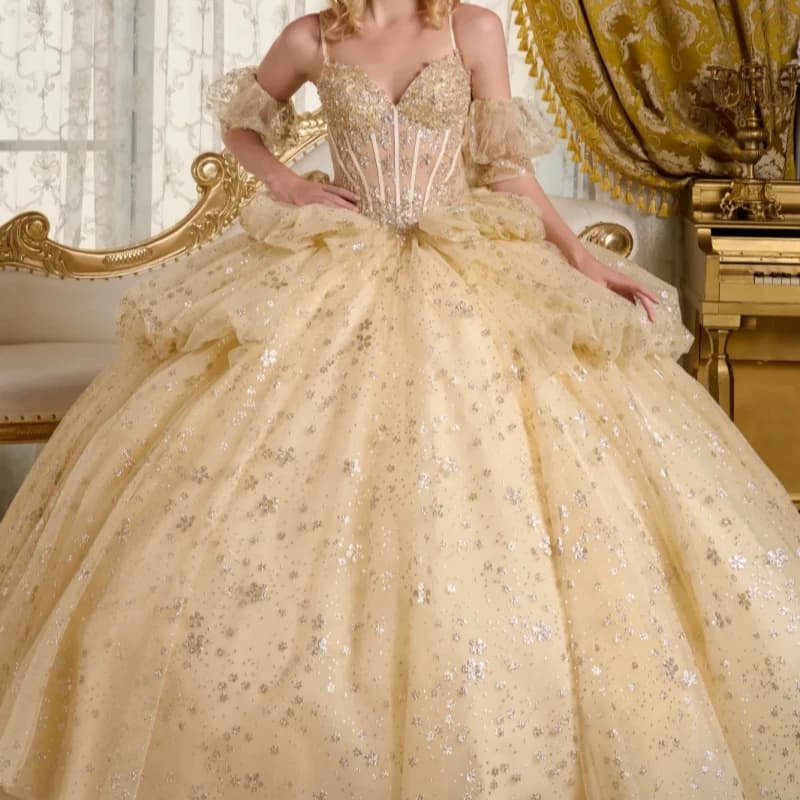Champagne lucido Abiti stile Quinceanera Abito da ballo con spalle scoperte Applique in pizzo che borda cristallo Tull Sweet 16 Dress Abiti 15 De