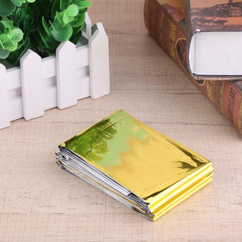 Emergency Blanket Multifunctional Thermal Blanket Moisture Proof Outdoor Foil Blanket Heat Retention for Outdoor Exploration