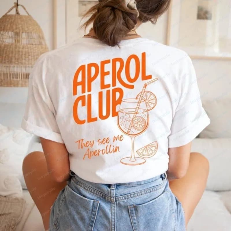 T-Shirt Aperol Club 'They See Me Aperollin' - Maglietta Unisex Trendy per Feste Estive e Cocktail, Abbigliamento Vintage da Donna
